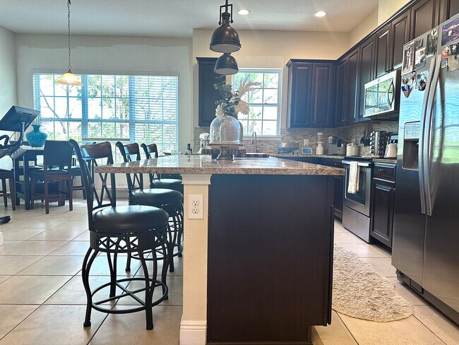 Kitchen - 1220 Lobelia Dr