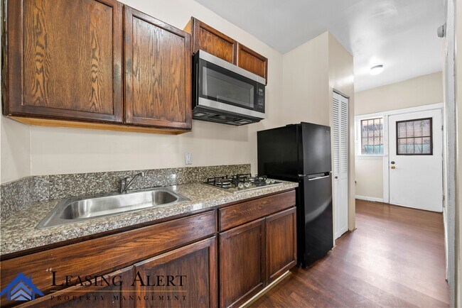 Building Photo - 112 S Cummings St