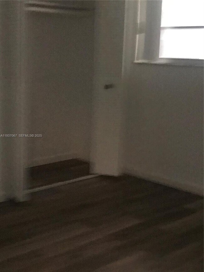 Building Photo - 10000 NW 80th Ct