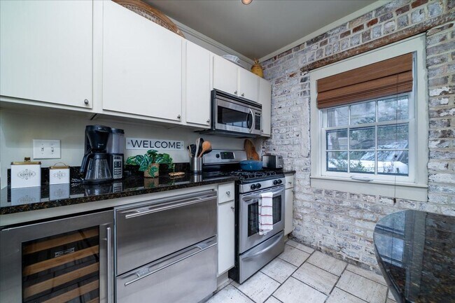 Building Photo - 53 Hasell St
