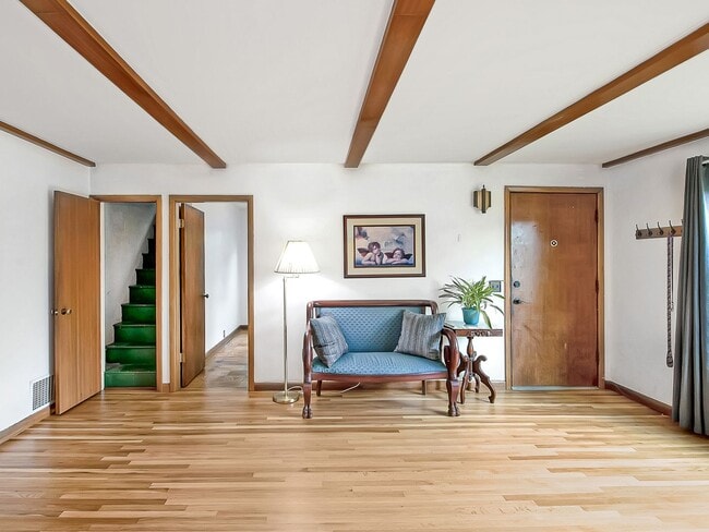 Building Photo - Amazing vintage 2-bdrm/2-bath Cully home—G...