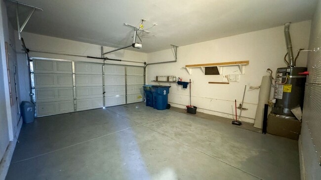 Building Photo - 3 bed, 2.5 bath, 1,746 sq ft home in southwest Las Vegas