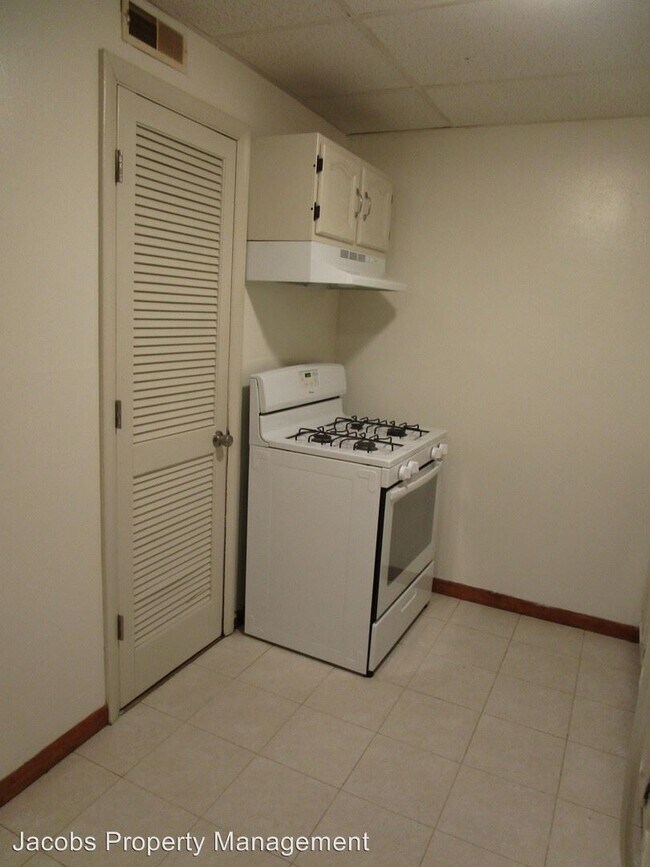 Building Photo - 6180 Circle Dr