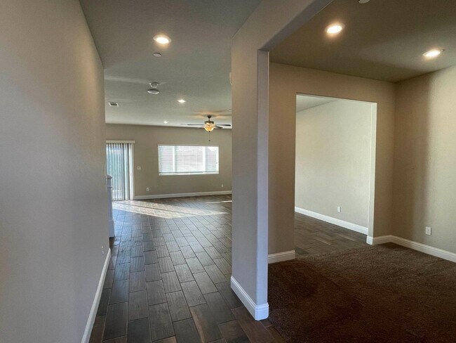 Building Photo - Modern Living Meets Clovis Charm!