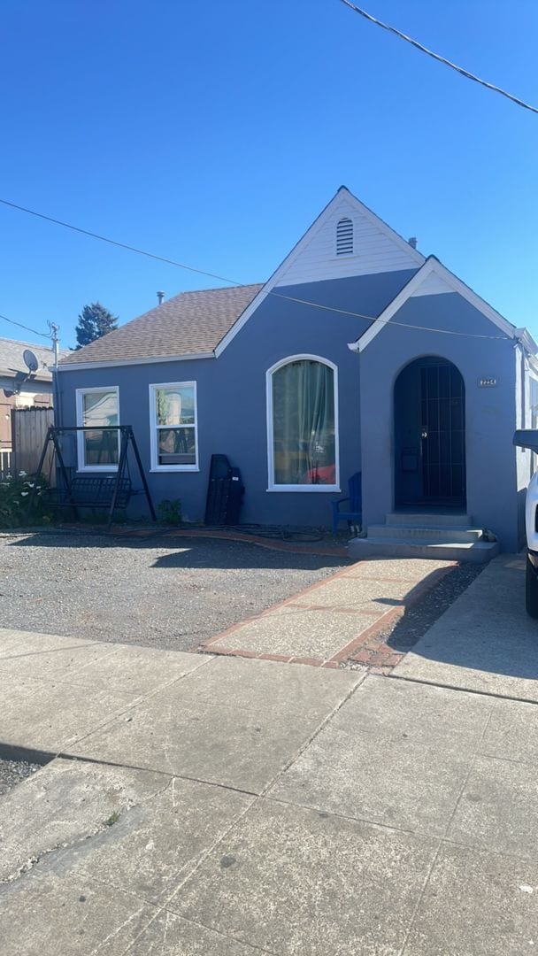 Building Photo - Lovely Cottage Style Home For Rent