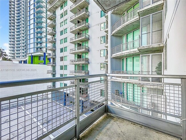 Building Photo - 690 SW 1st Ct