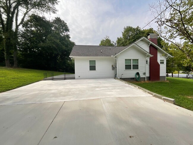 Building Photo - Very nice 2 bed/1 bath home - Morristown