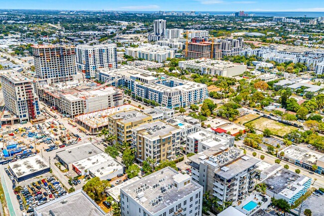 Building Photo - 425 N Andrews Ave