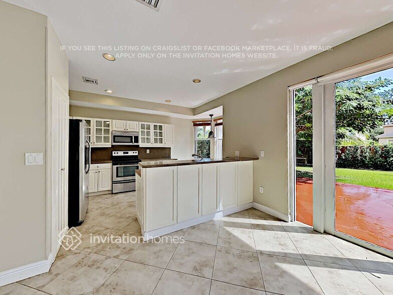 Building Photo - 15250 SW 51st St