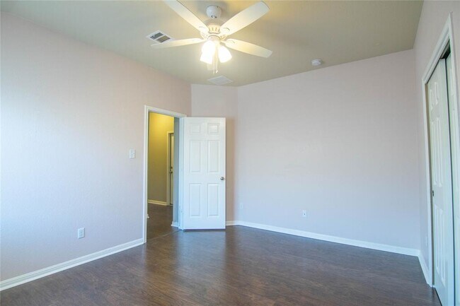 Building Photo - 504 Comal Run