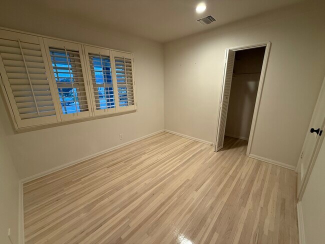 Building Photo - 7822 Bleriot Ave