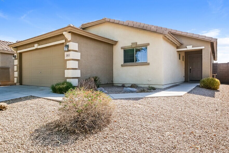 Building Photo - 30831 N Karen Ave