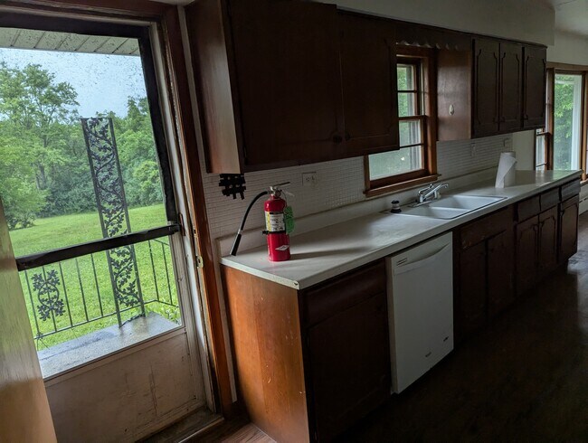 Building Photo - 219 W 79th St