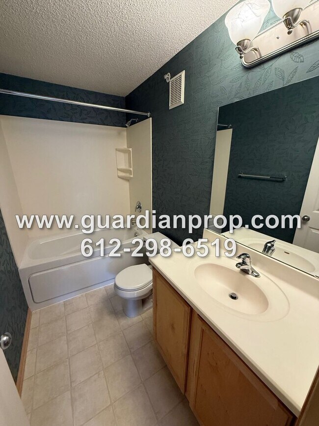 Building Photo - Townhouse in The Lakes of Blaine Available Now, Large Open Floor Plan, Lower Office, Large Balcony