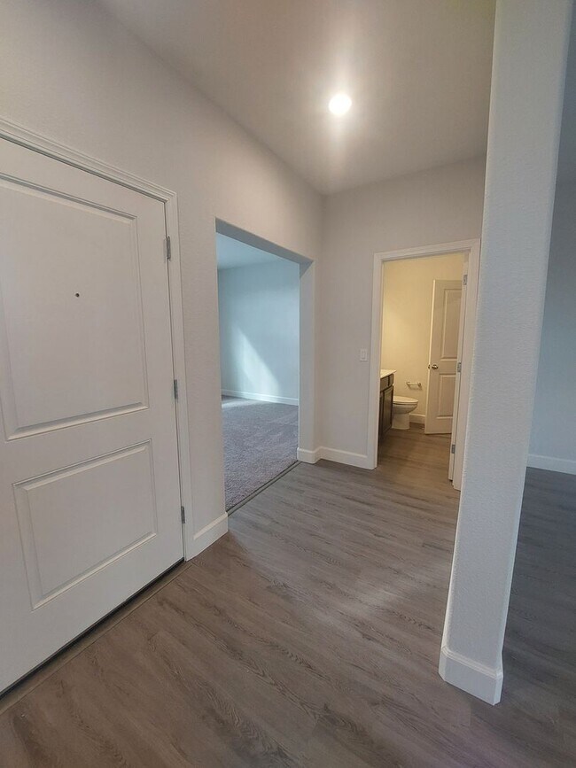 Building Photo - 755 Crimson Cir