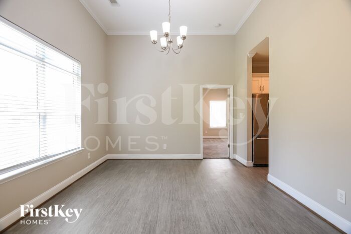 Building Photo - 165 Whispering Way