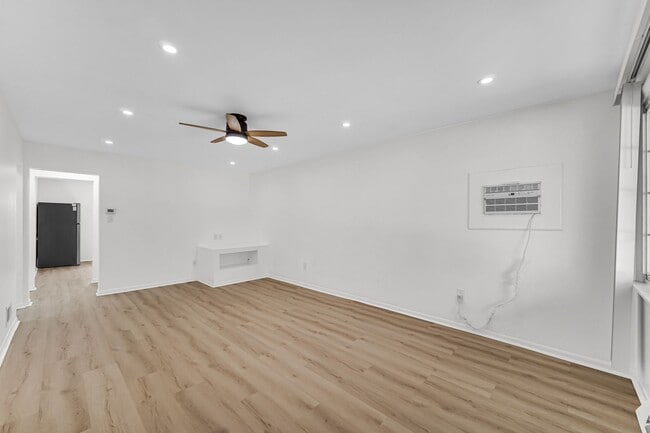 Building Photo - 2 Bedroom 1 Bathroom House for Rent!