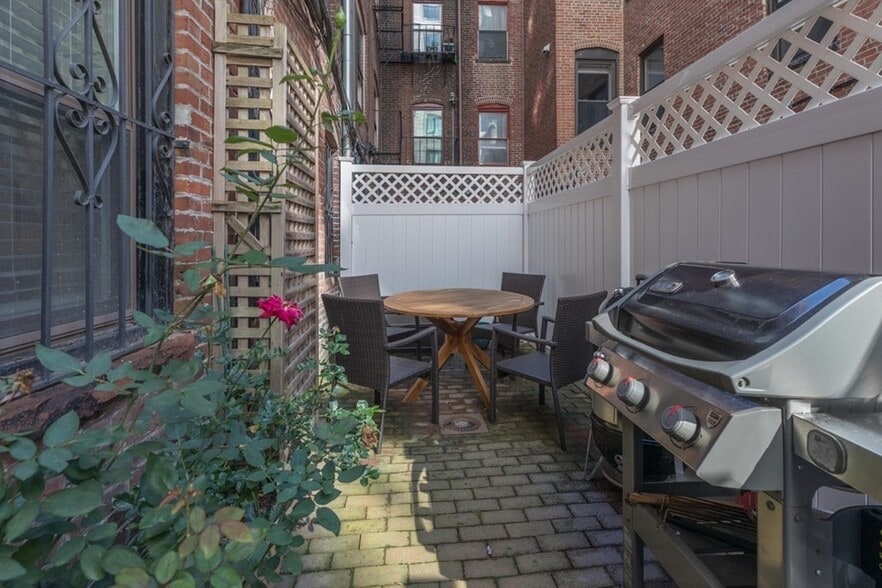 Building Photo - 19 Garrison St