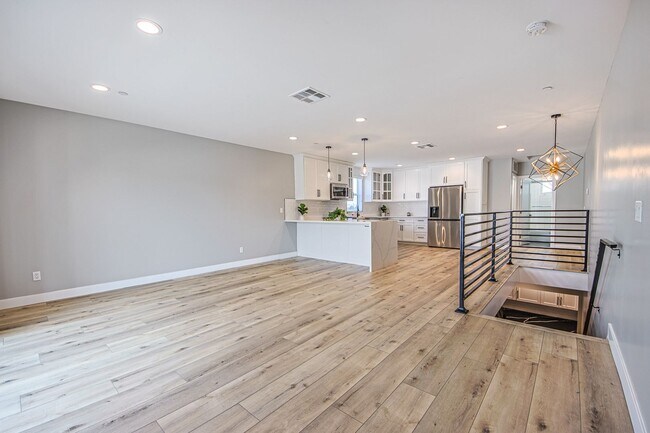 Building Photo - 5351 Lexington Ave