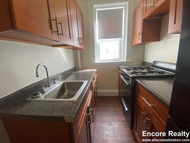 Building Photo - 1175 Boylston St