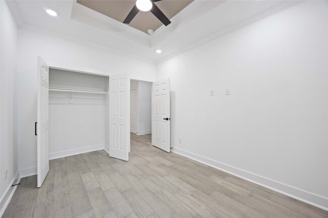 Building Photo - 6726 Paris St