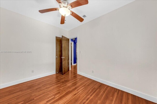 Building Photo - 7341 SW 64th Ct