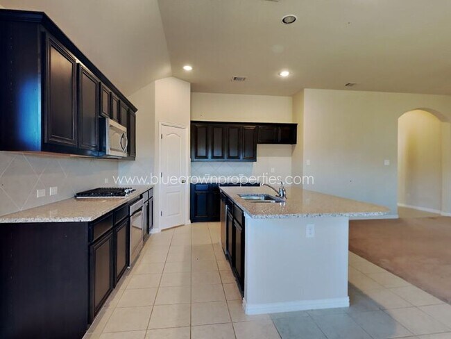 Building Photo - 1618 Sherwood Dr