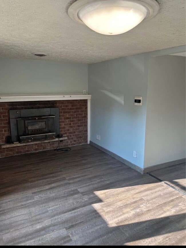 Building Photo - 6849 N Aurelius Rd