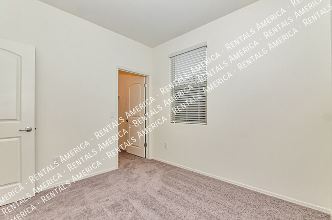 Building Photo - 8821 E Stone Meadow Cir