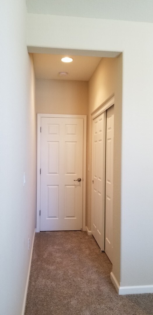Building Photo - Large beautifully maintained newer home located in Demonte Ranch.