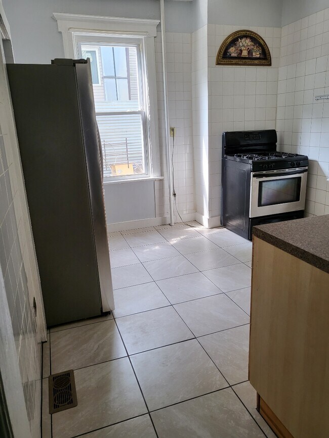 Kitchen - 225 Jewett Ave