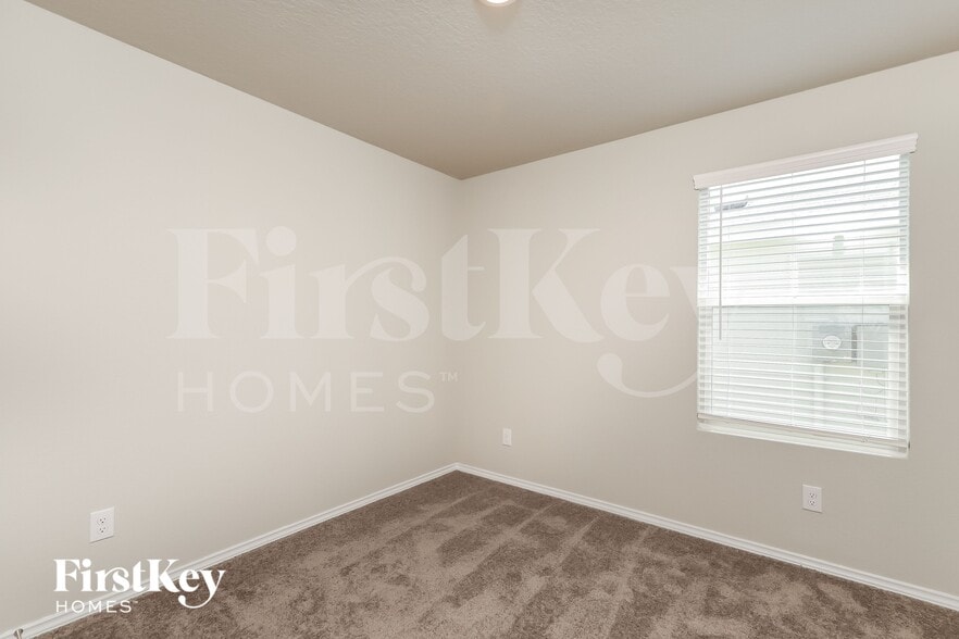 Building Photo - 10610 Varmus Dr