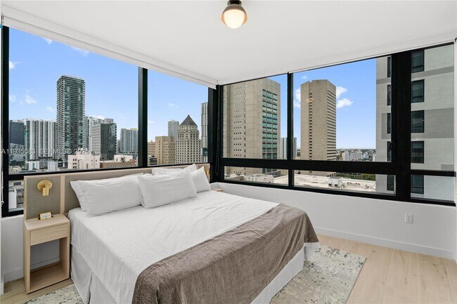 Building Photo - 225 N Miami Ave