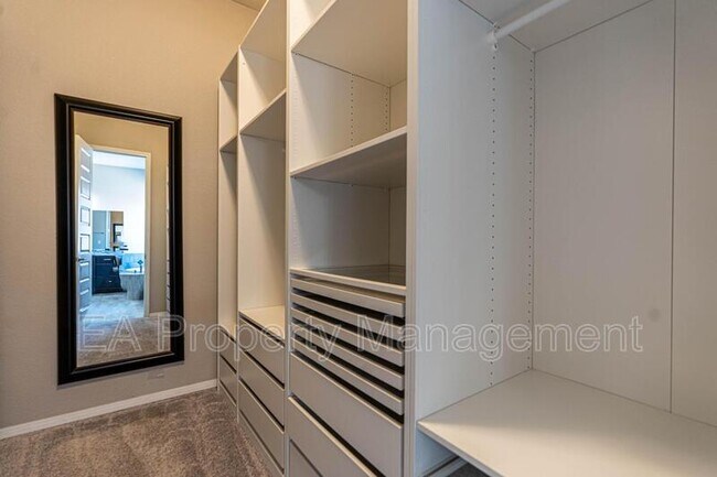 Building Photo - 827 Mesa Roja Trail NE