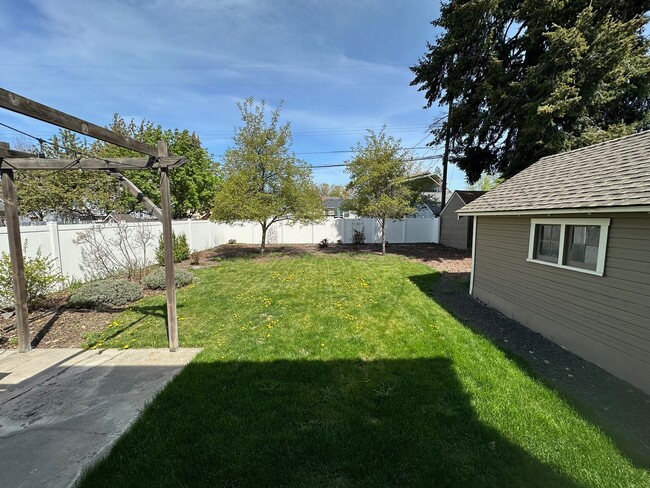 Building Photo - Kendall Yards 3 Bedroom 2 Bath Home