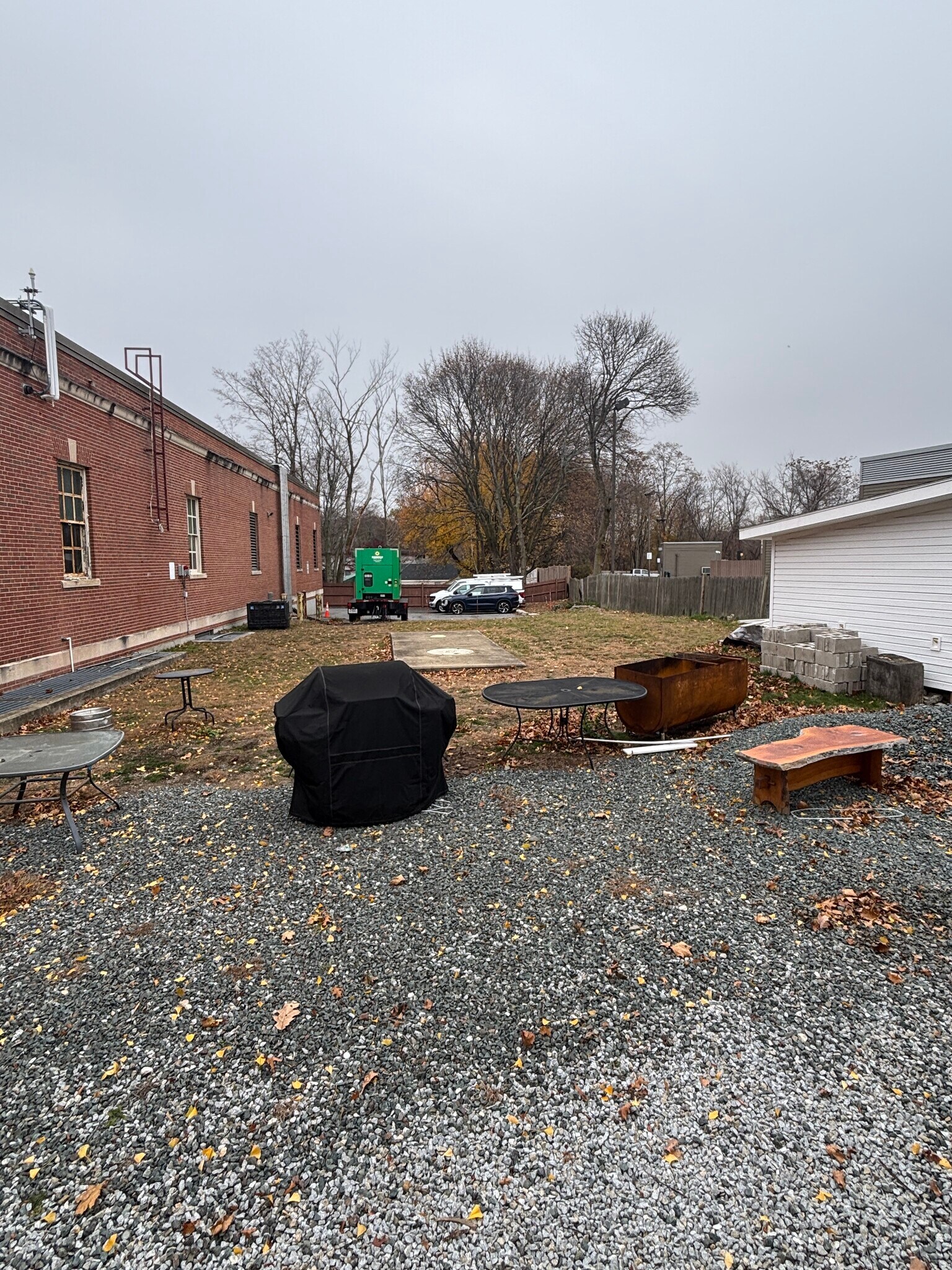 Building Photo - 554 Main St