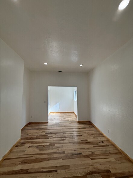 Building Photo - 1921 Harmon St