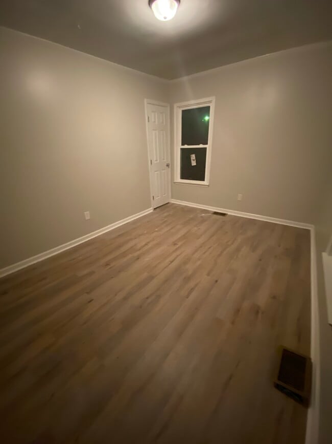 Building Photo - Yellow Fully Renovated Two Bedroom Cottage