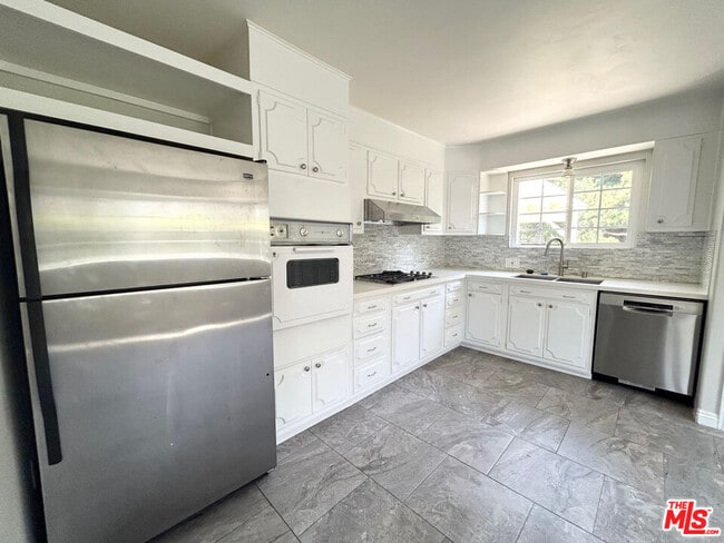 Building Photo - 3284 Glendon Ave