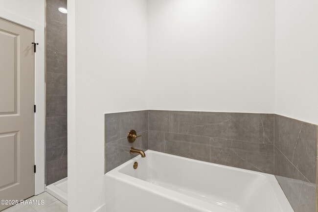 Building Photo - 202 Steiner Oaks