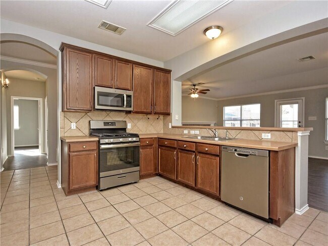 Building Photo - 607 Washington Square Dr