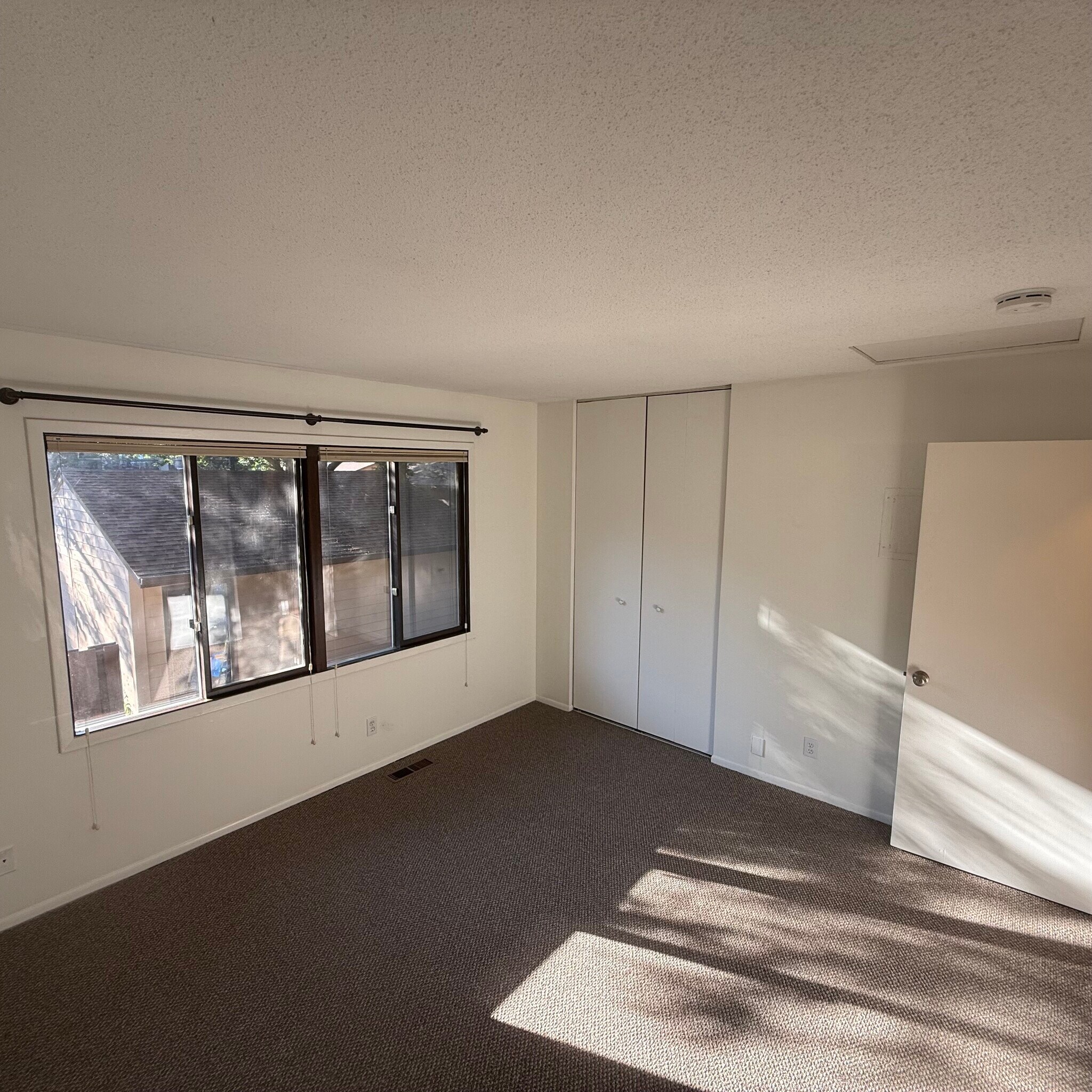 Building Photo - 240 W Eagle Lake Dr