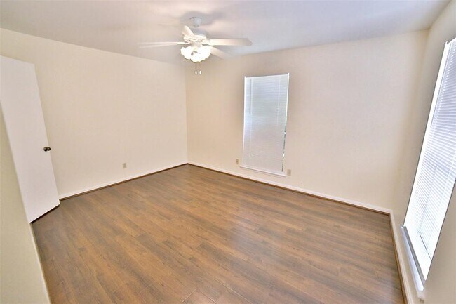 Building Photo - 1434 Pirates Cove