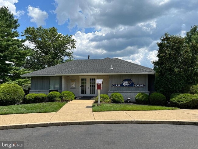 Building Photo - 32 Wyckwood Ct