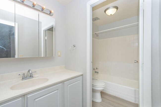 Building Photo - 2971 Deckebach Ave