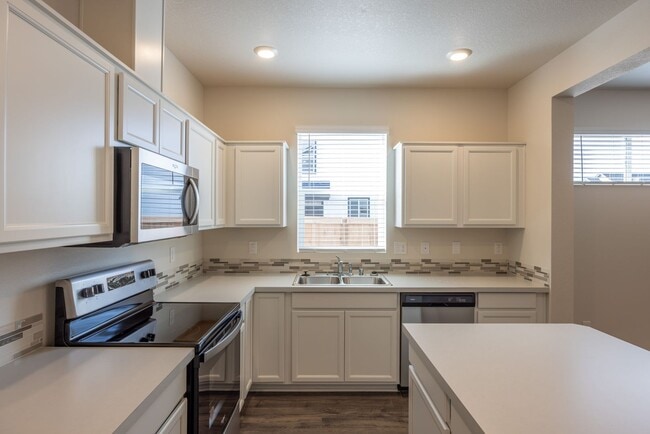 Building Photo - Three bedroom townhouse in Hazel Dell - Central Air Conditioning