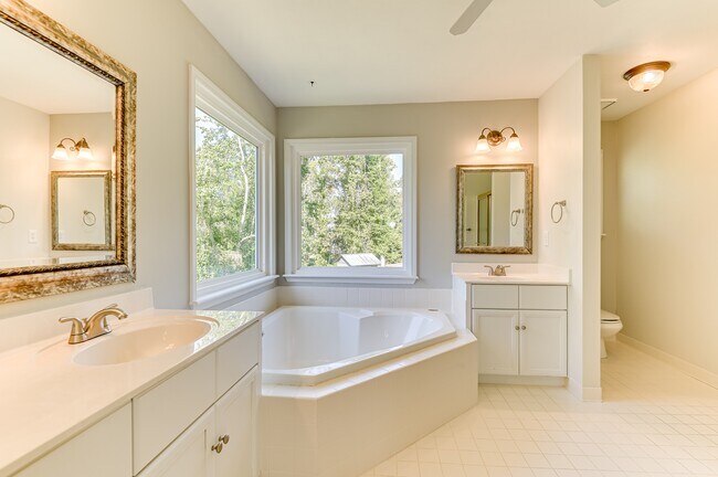 Building Photo - 4135 Fox Brush Dr