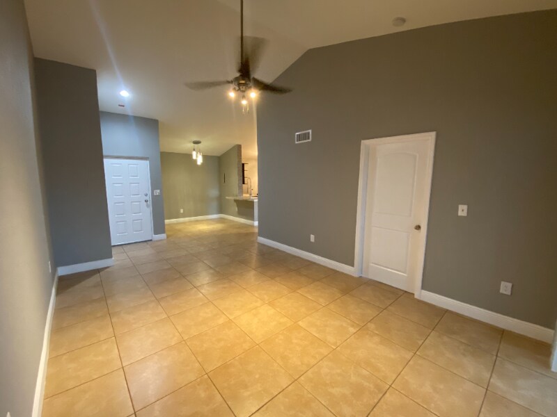 Building Photo - 2803 N Oakland Forest Dr