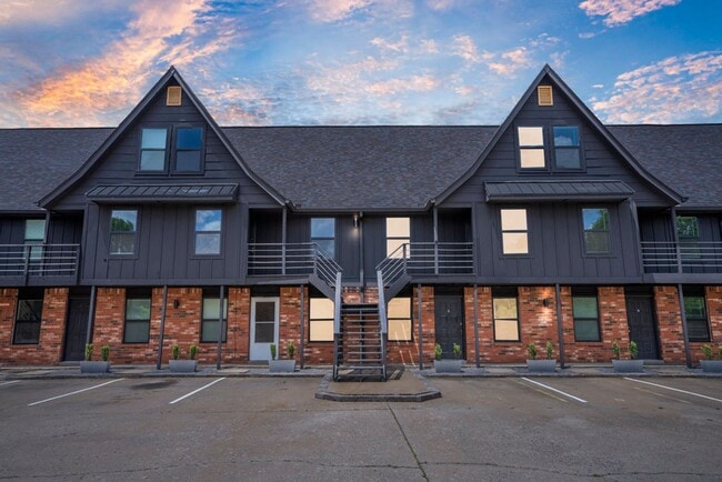 Building Photo - ONYX at 37th