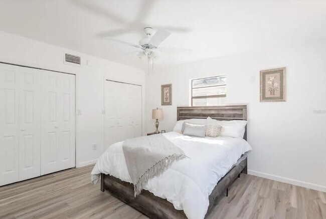 Building Photo - Housing Voucher Accepted: Charming 3-Bedro...